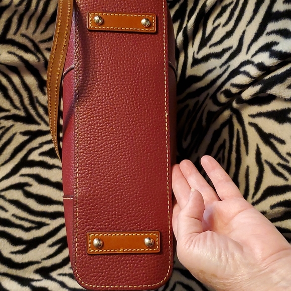 Dooney and Bourke Burgundy pebble leather bag NWOT - Picture 4 of 9